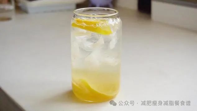 叉开腿柠檬水