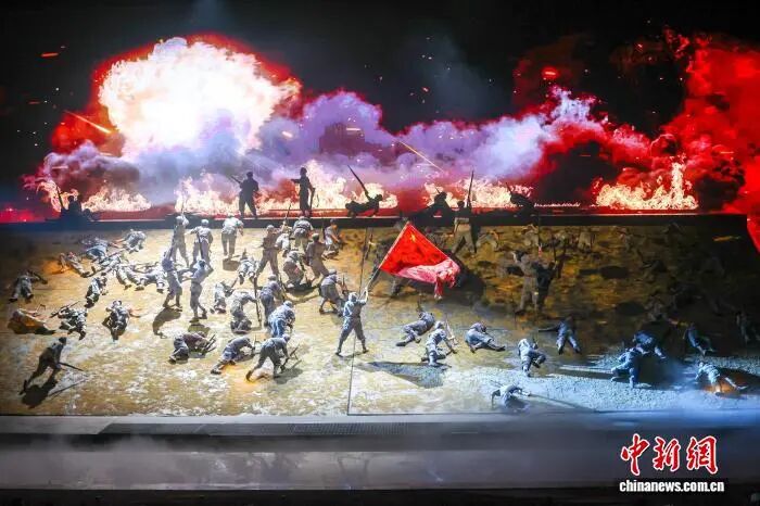 2023年3月23日，大型红色文旅史诗舞台剧《长征第一渡》在江西赣州于都县首演。中新社记者 刘力鑫 摄.jpg
