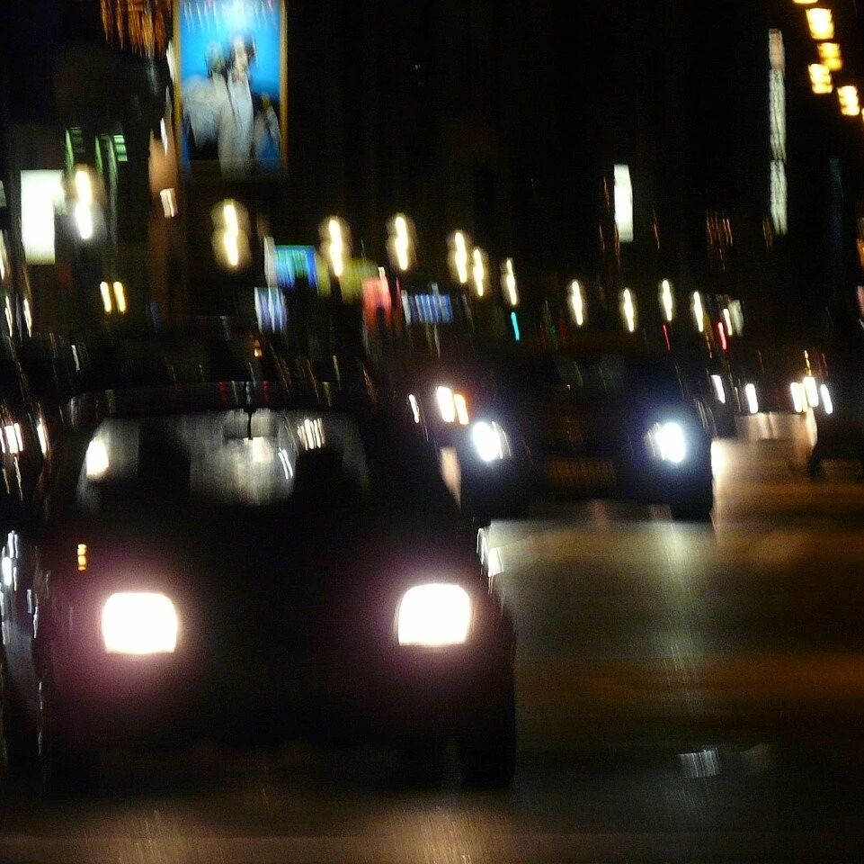 夜间开车怎样更安全？这些技巧请记好