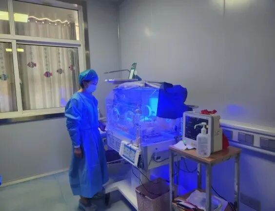4006B光疗怎么用新生儿黄疸不用愁 白天治疗晚上回家——兴平妇幼新生儿日间光疗门诊新模式超安心_https://www.jmylbn.com_新闻资讯_第6张