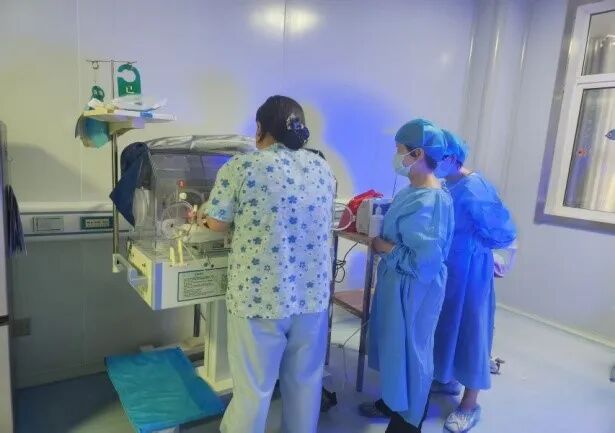 4006B光疗怎么用新生儿黄疸不用愁 白天治疗晚上回家——兴平妇幼新生儿日间光疗门诊新模式超安心_https://www.jmylbn.com_新闻资讯_第4张