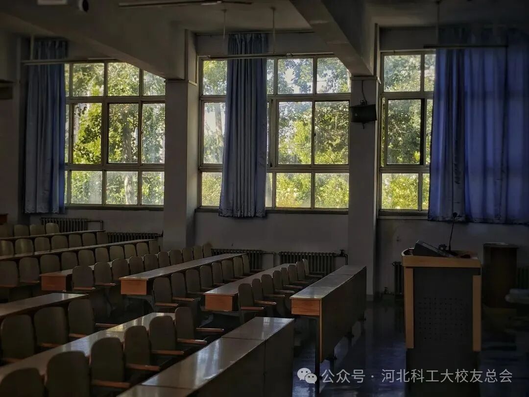 春意满窗 赵康乐 13241058953手机摄像 二教教室 .jpg