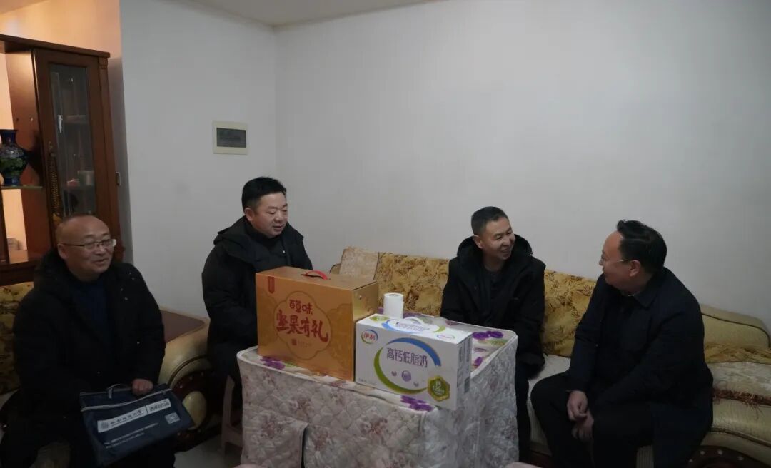 阿坝州公路管理局慰问离休老干部劳动模范_阿坝州老干部局_传承两路精神弘扬劳模精神