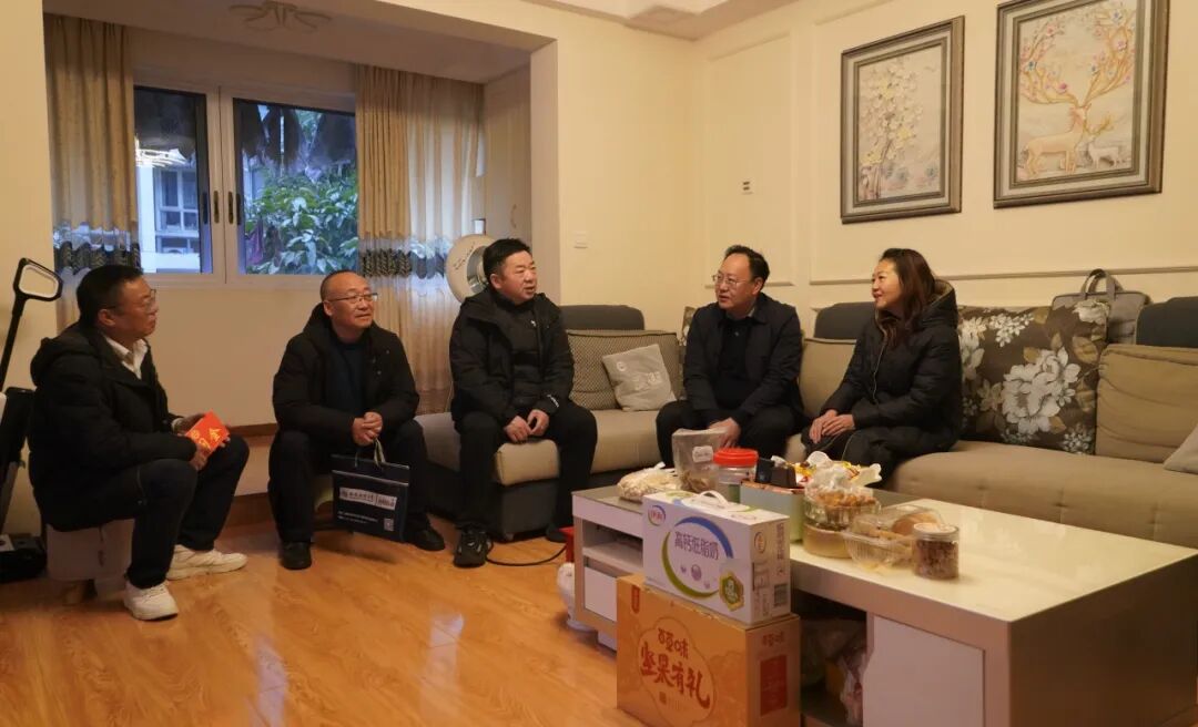 阿坝州老干部局_阿坝州公路管理局慰问离休老干部劳动模范_传承两路精神弘扬劳模精神