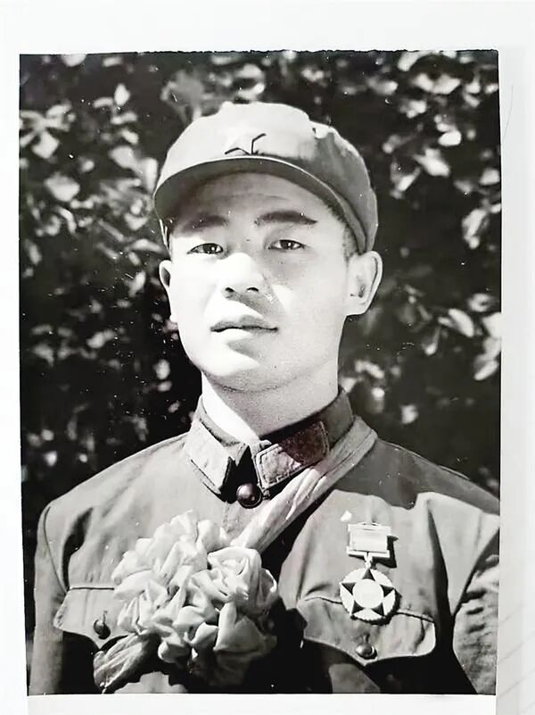 真假少尉——一等功臣李景才的传奇故事