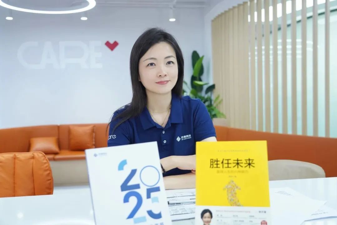 启德《2025中国留学白皮书》发布
：美国名校硕士高分段学生更多�，计算机领跑十大专业