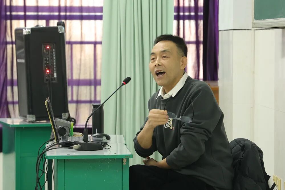 崔广义主任讲座伊长杰校长讲座江苏启东中学校长陈仲刘讲座两天的时间