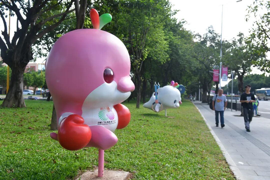 天河优托邦前的绿化带上放置了全运会吉祥物。图/GZphotos
