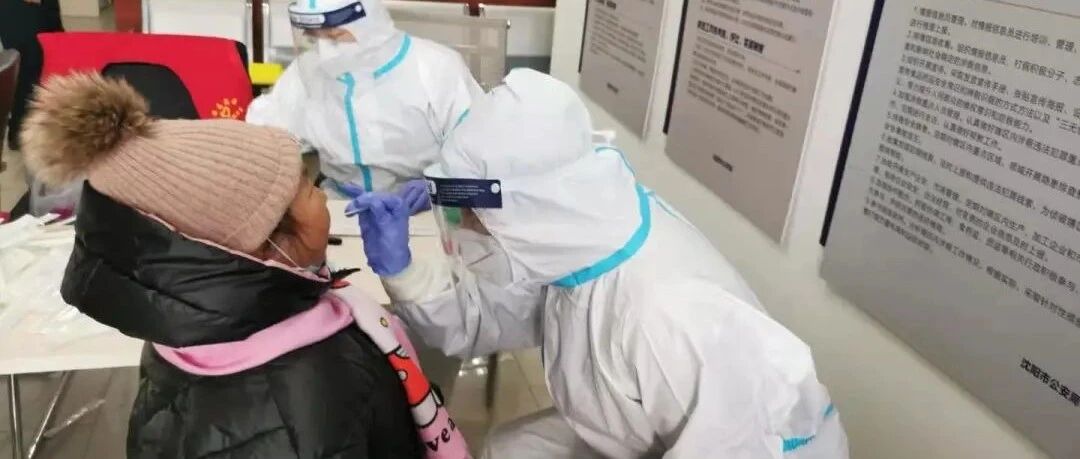 “妈妈亲手给女儿核酸采样，现场却不能相认”，这一幕太感人！