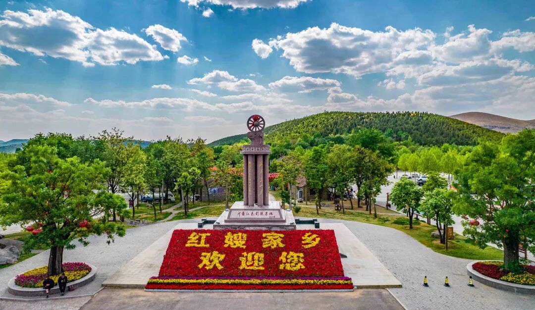 市蒙阴县垛庄镇泉桥村孟良崮战役纪念馆孟良崮旅游区位于蒙阴县垛庄镇