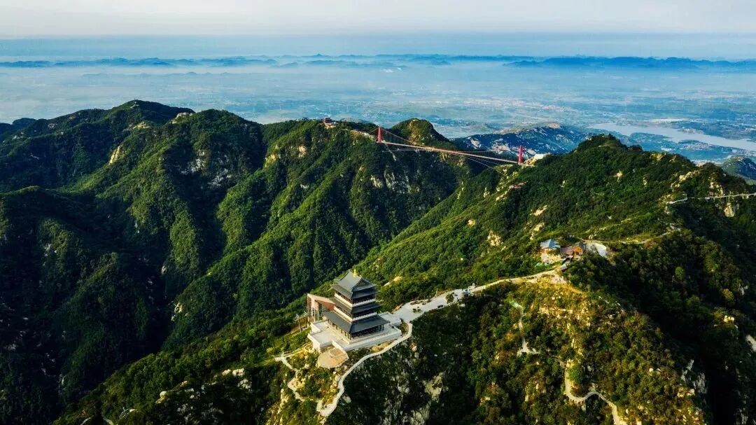 去沂蒙山看金顶升辉,去岱崮看云卷云舒,去云瀑洞天感受大自然的神奇