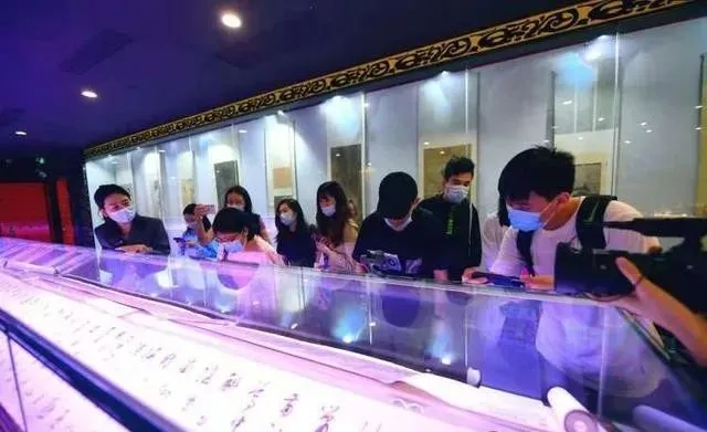 2025 年艺术品市场:如何在风云变幻中寻找机遇与挑战(图6) 2025 年艺术品市场:如何在风云变幻中寻找机遇与挑战(图6)