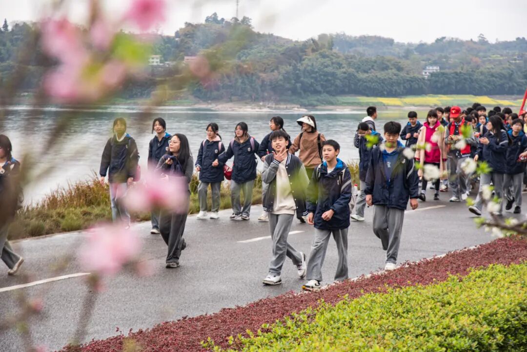 2800名宜宾少年,一天徒步10多公里|用脚步丈量家乡沃土