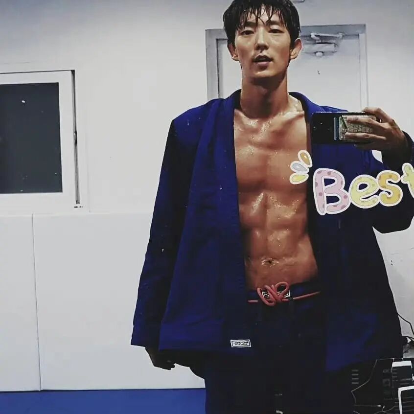 图片[14]-42岁比23岁更惊艳，他是吃了防腐剂吗？-小蓝短视频