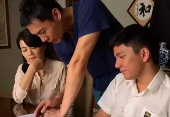 中年流鼻血梦见女人怀孕_梦到女人流鼻血是什么预兆_中年女人梦见自己流鼻血