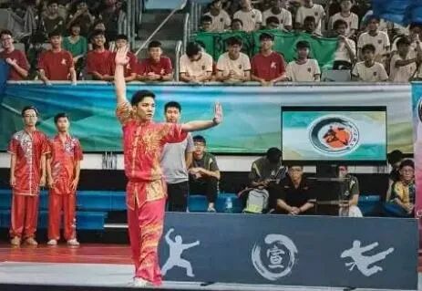 中年流鼻血梦见女人怀孕_梦到女人流鼻血是什么预兆_中年女人梦见自己流鼻血