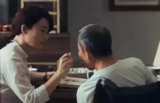 中年女人梦见自己流鼻血_梦到女人流鼻血是什么预兆_中年流鼻血梦见女人怀孕