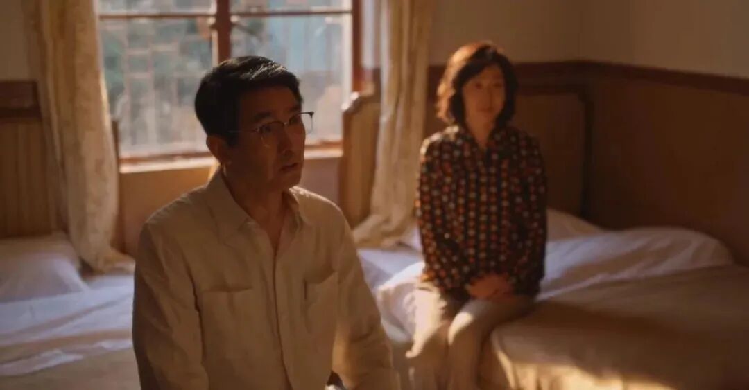 《小巷人家》大结局：想到27岁庄图南拿出3755元来给50岁黄玲养老，才忽然明白庄超英的那句“我只有你了”的真实含义