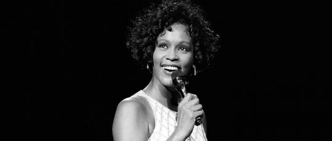 终得偿所愿!已故黑人传奇女歌手 惠特尼·休斯顿(Whitney Houston)入选摇滚名人堂