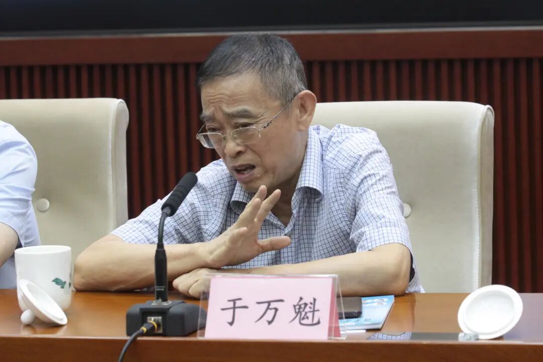 会会长于万魁,河北省政府农业产业化办公室主任王增利,副主任陈剑宇