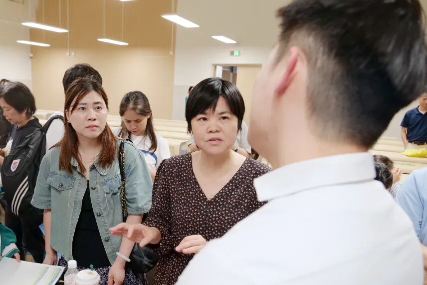 港大的招生官团队面向省实A-Level的学生和家长举行宣讲会