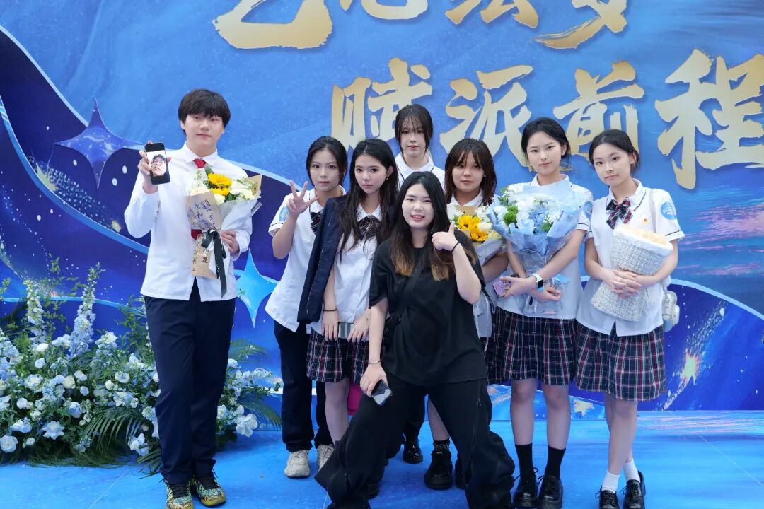 IFPAD&A-Level 老师与学生合照