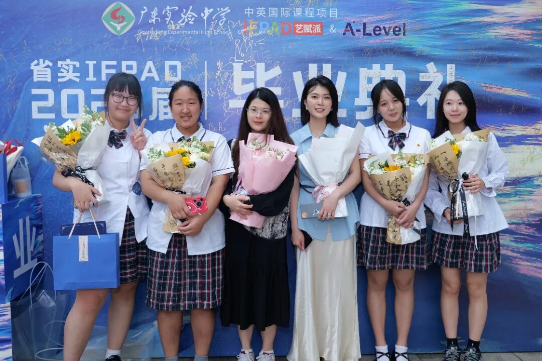 IFPAD&A-Level 家长学生与老师合照