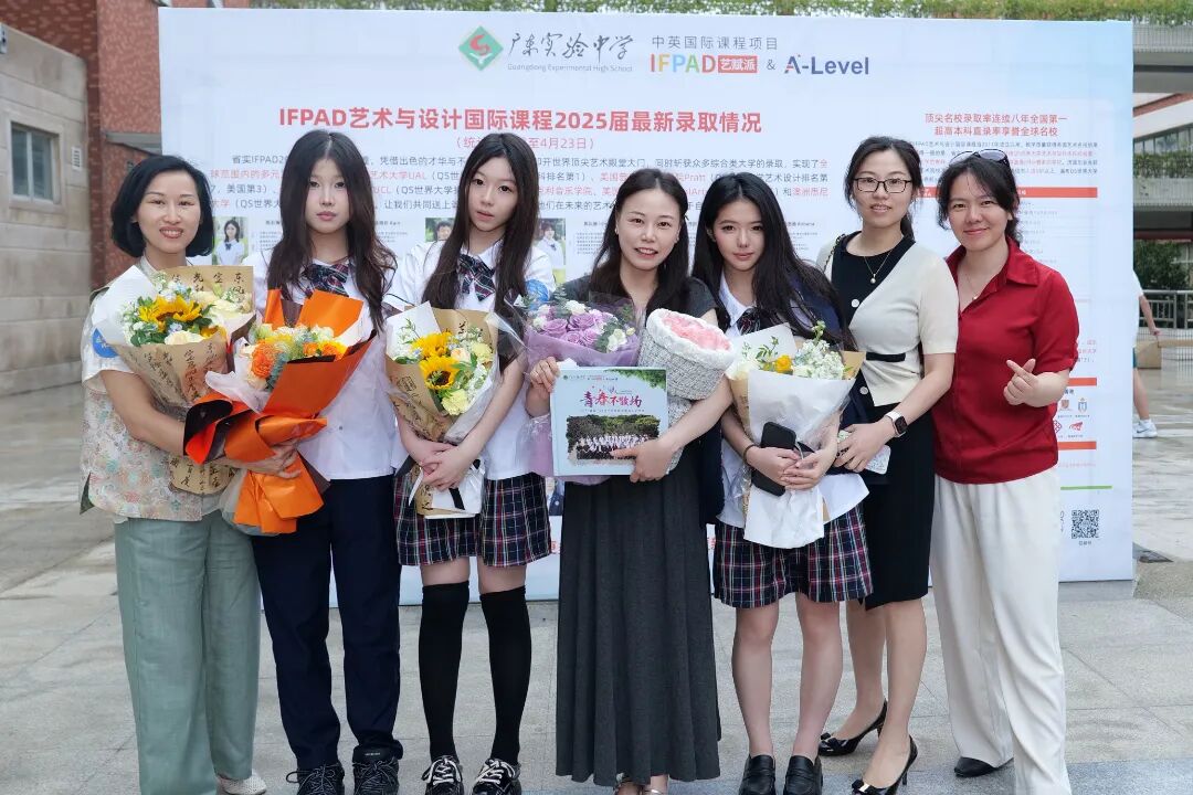 IFPAD&A-Level 家长学生与老师合照