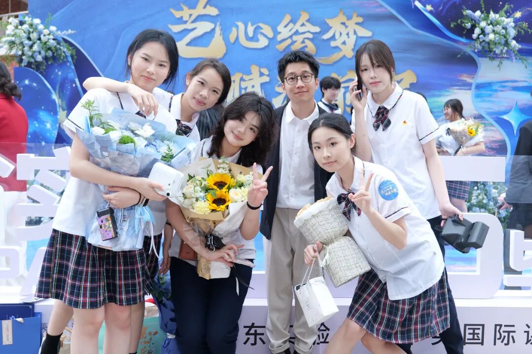 IFPAD&A-Level 老师与学生合照