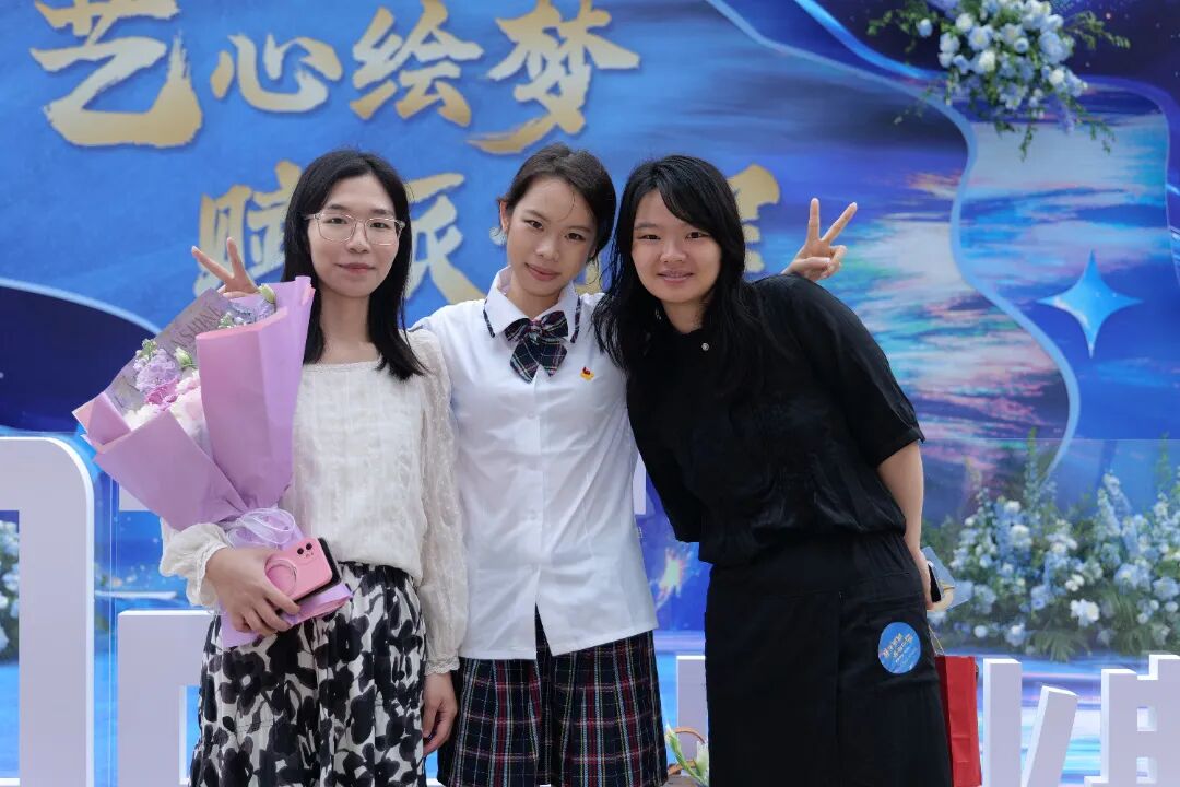 IFPAD&A-Level 老师与学生合照