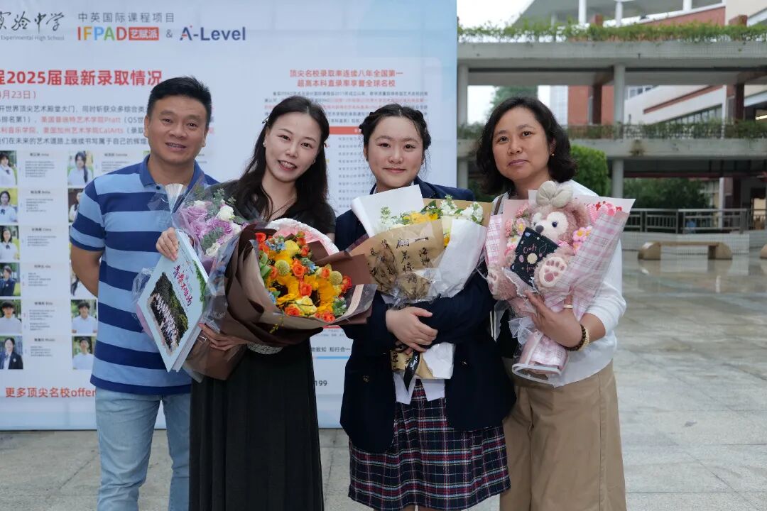 IFPAD&A-Level 家长学生与老师合照