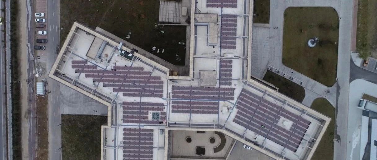 全球首个！纤纳光电助力高原兆瓦级钙钛矿屋顶分布式光伏项目并网成功