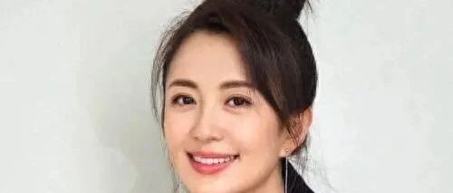 杨童舒现状:50岁依然是那么美,大学当教授,儿子长相帅气遗传她