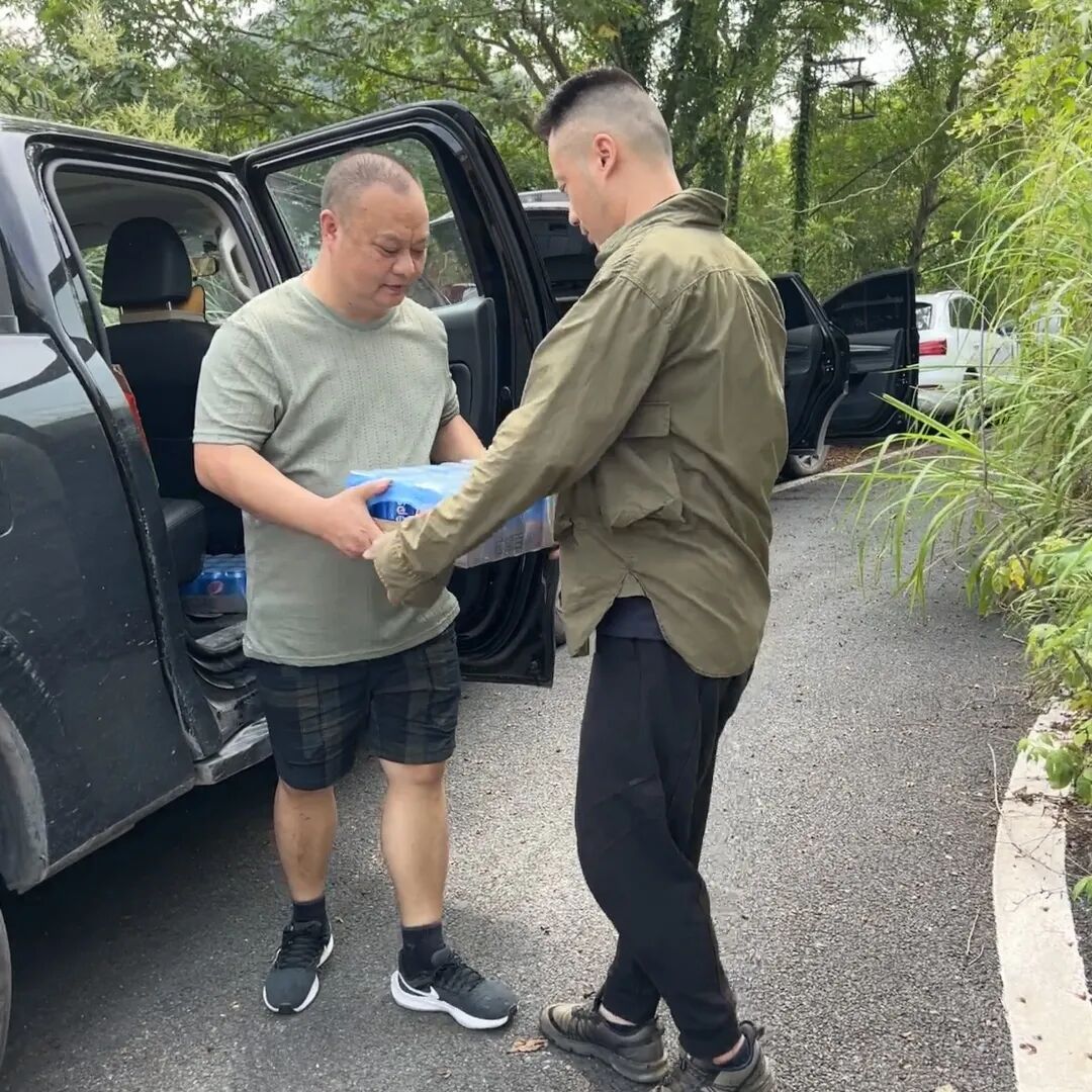 炎炎夏日送清凉，高温慰问沁人心