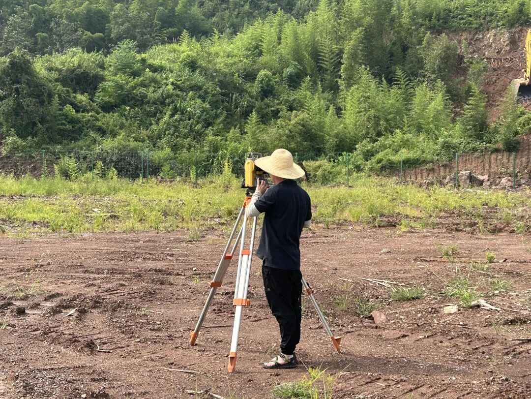 炎炎夏日送清凉，高温慰问沁人心