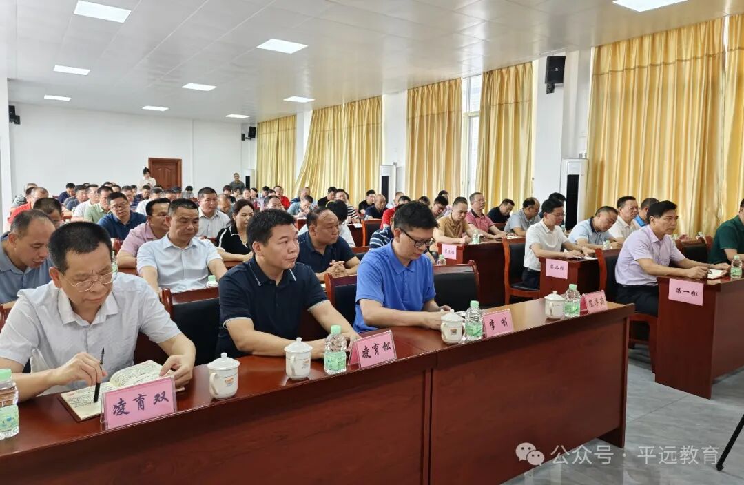 在县教育局相关负责人的陪同下,广州商学院党委书记唐明勇一行到城南