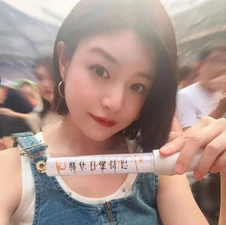 42岁陈妍希亮相孙燕姿演唱会少女感爆棚,离婚后状态回春美到发光