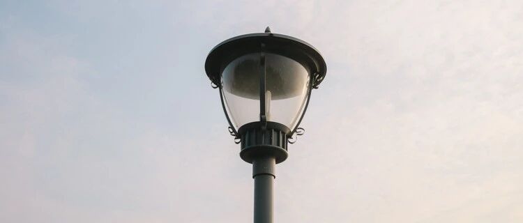 认清一个人的人品，只需跟他经历这件事情