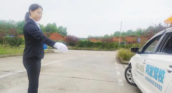 衡阳驾校最美女教练罗青妹驾培行业铿锵玫瑰