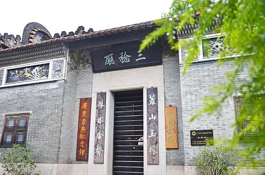 　　△广州市番禺区沙湾古镇安宁西街的三稔厅，是广东音乐的发祥地之一，现为广东音乐纪念馆。这里曾是岭南音乐人雅集弹唱之地，广东音乐先驱何博众经常在此教授音乐。