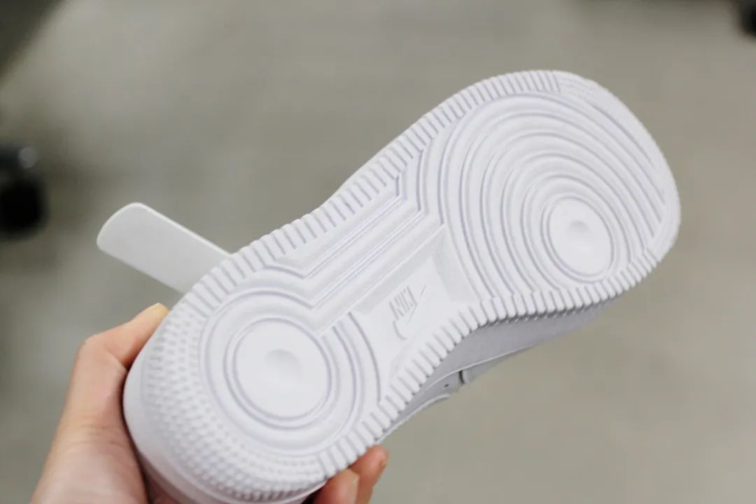 Nike這雙火了38年的小白鞋～一直被復刻，卻從未被超越！ 時尚 第41張