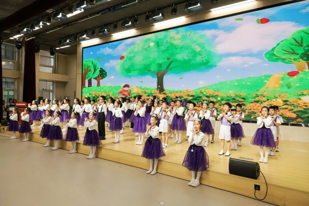 歌曲《生长吧》，愿清华永丰学子都能如歌中所唱，勇往直前，茁壮成长！一年级新生代表 风采展示 一年级