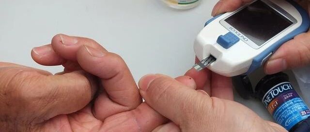 血糖餐后餐前达到多少易有并发症？