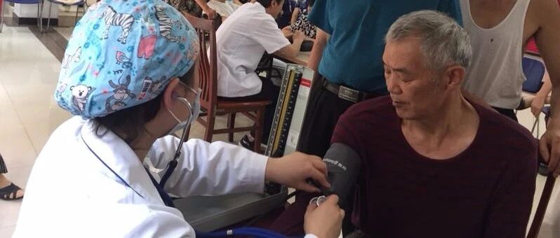 60多岁老人正常血压应该是多少？血压高该注意哪些问题？