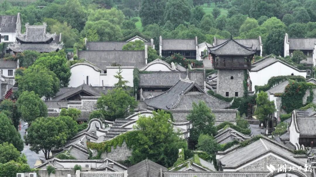 莫愁村将古建筑风格和自然景观相融合。.jpg