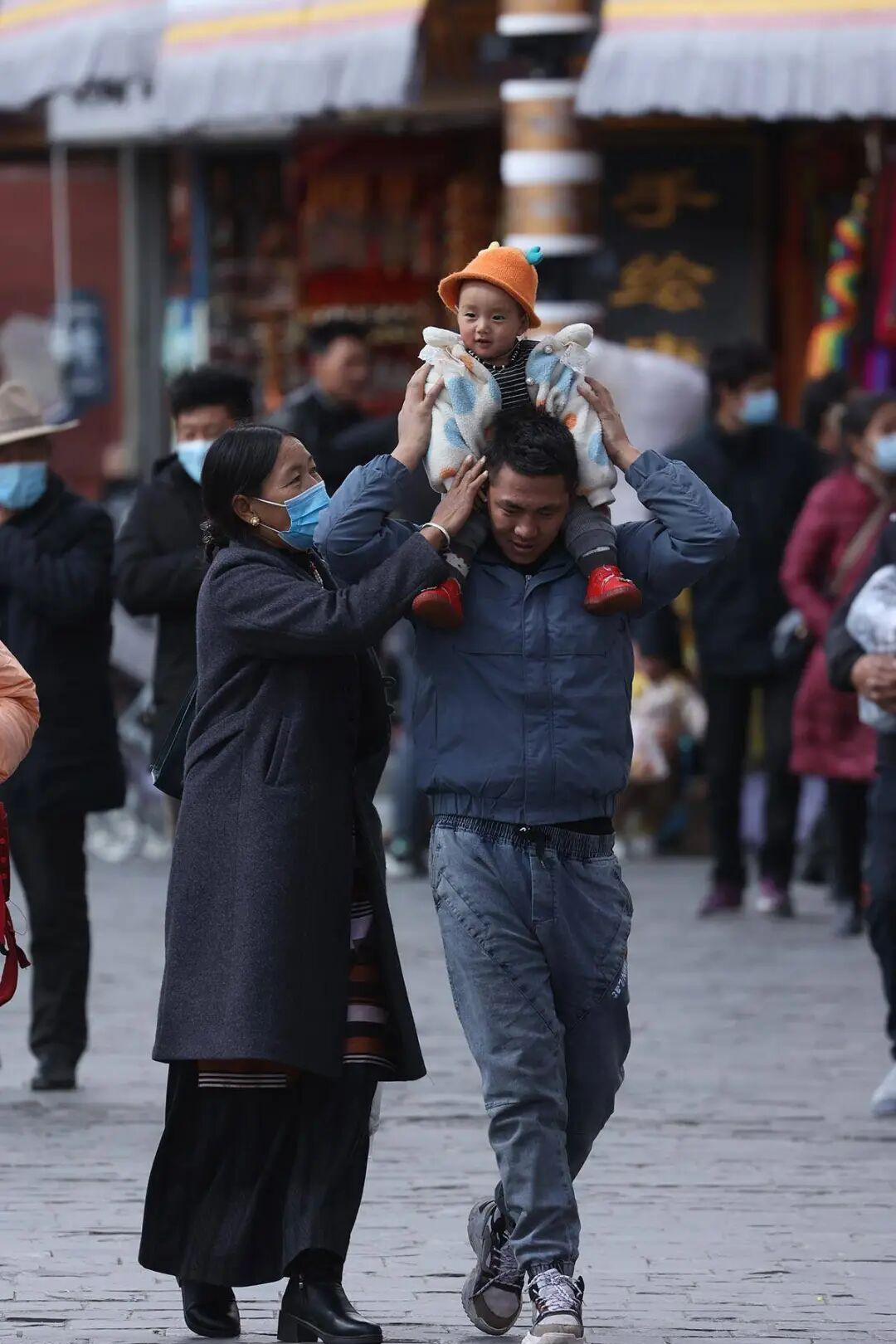 0Z9A3253 x 八廓街上的一家人.jpg