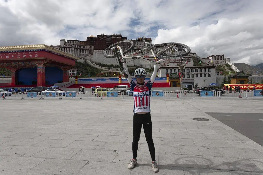 IMG_4339_1-1 x 布达拉宫广场.jpg