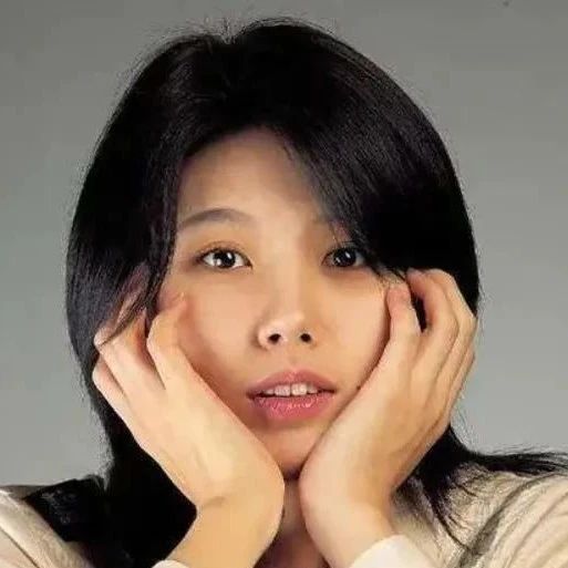 韩娱再曝猛料,李恩珠颁奖礼服内藏遥控装置?不听话就放电!