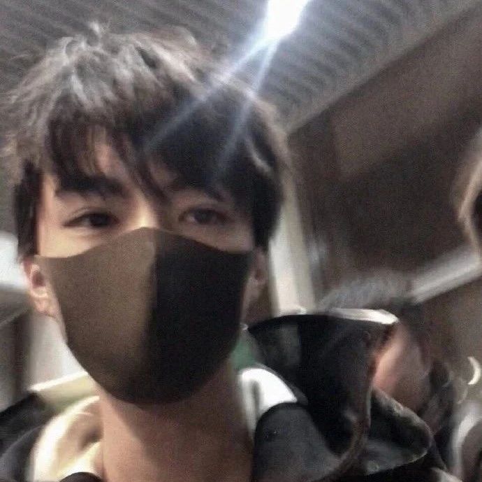 王俊凯的生图永远要比他自拍帅