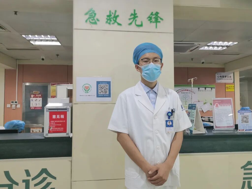医院担架车怎么使用最美一跃，感动全网！青岛大学附属医院护士迟一勋跳上担架车抢救病人，“宝藏”青年炼成记……_https://www.jmylbn.com_新闻资讯_第9张